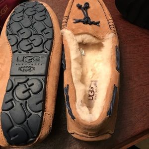 Ugg slippers size 6 women’s